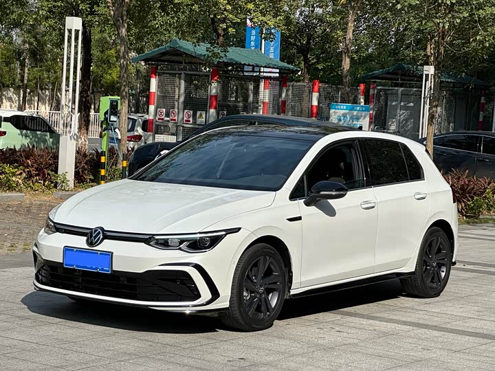 Фото 1 - Volkswagen Golf