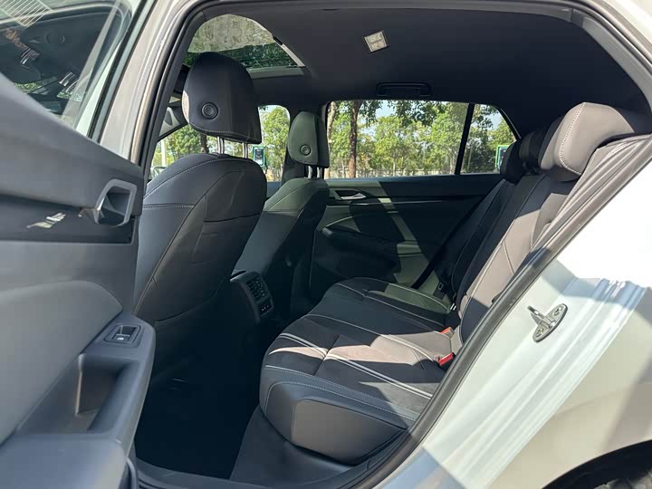 Фото 12 - Volkswagen Golf