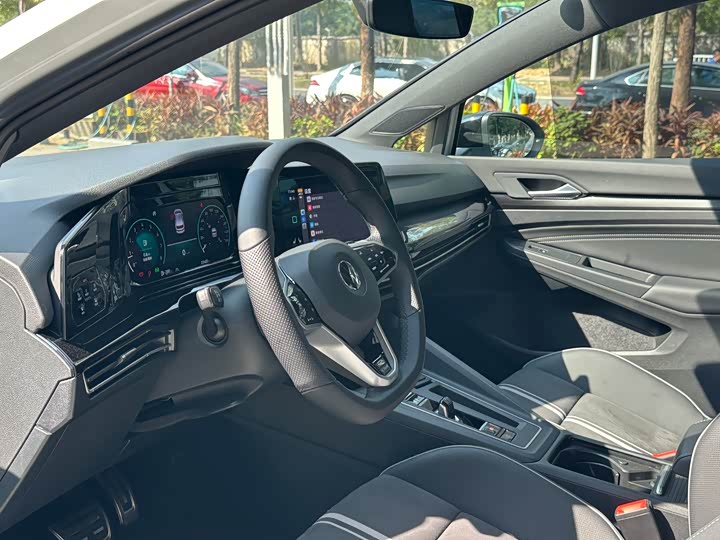 Фото 13 - Volkswagen Golf