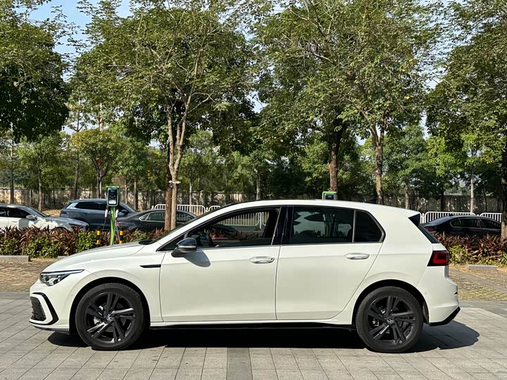 Фото 15 - Volkswagen Golf