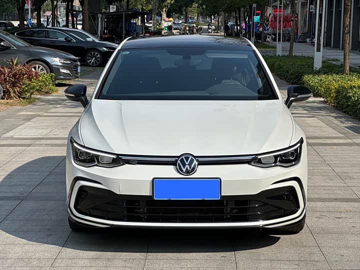 Фото 2 - Volkswagen Golf