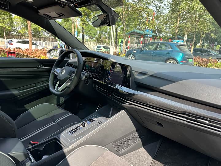 Фото 7 - Volkswagen Golf