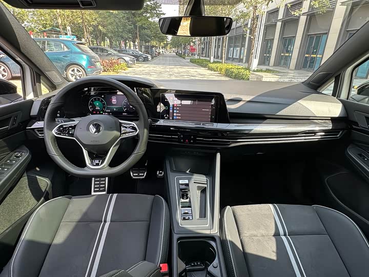 Фото 8 - Volkswagen Golf