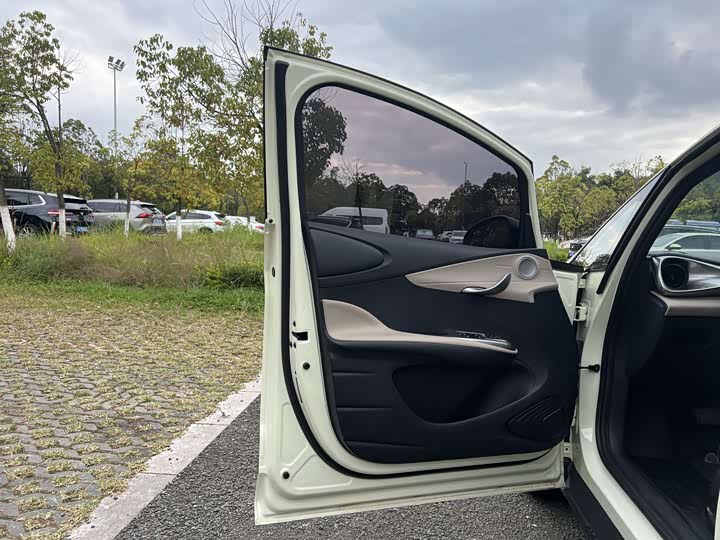 Фото 12 - BYD Dolphin