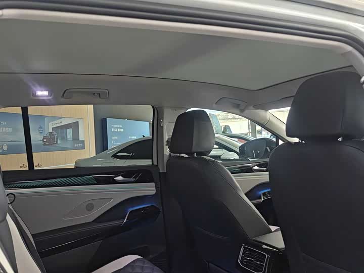 Фото 13 - Volkswagen ID.6 Crozz