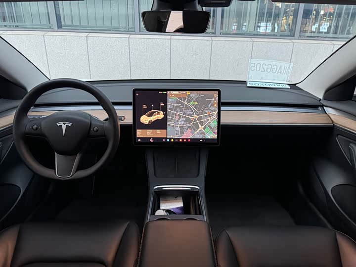 Фото 13 - Tesla Model 3