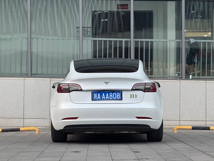 Фото 5 - Tesla Model 3