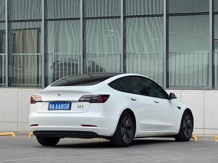 Фото 6 - Tesla Model 3