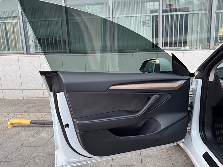 Фото 7 - Tesla Model 3