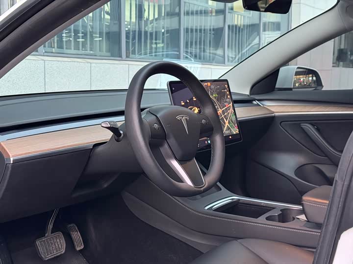 Фото 9 - Tesla Model 3