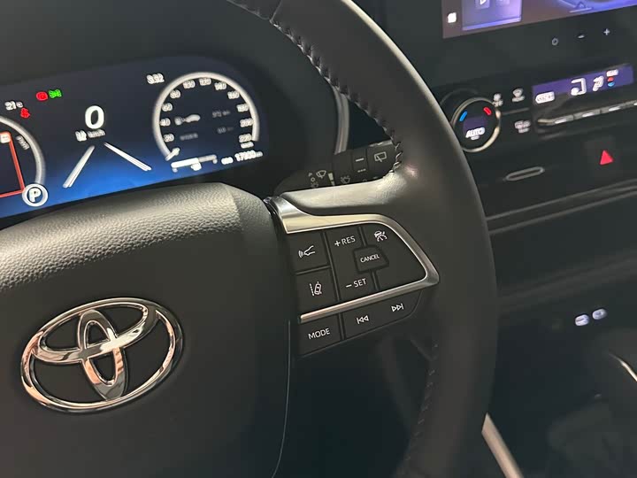 Фото 20 - Toyota Highlander