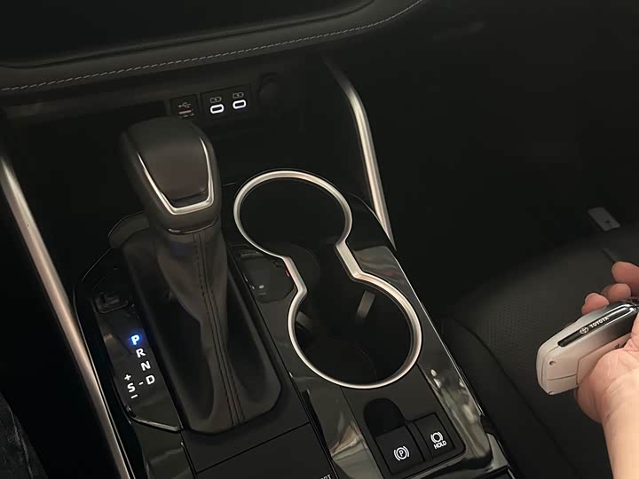 Фото 23 - Toyota Highlander