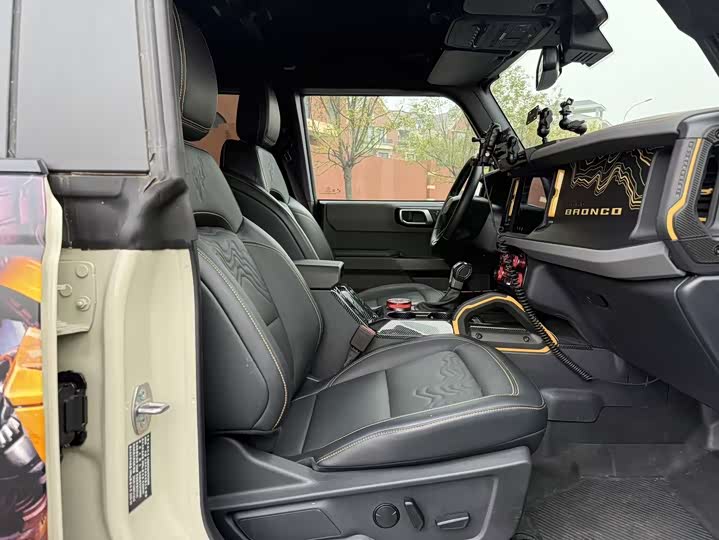 Фото 2 - Ford Bronco