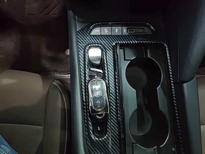 Фото 14 - Buick Enclave