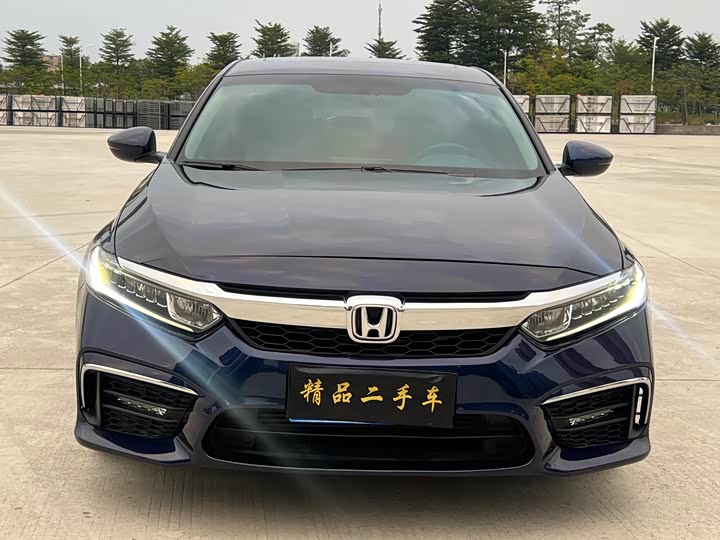 Фото 2 - Honda Inspire