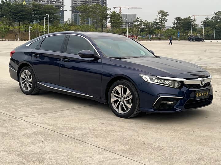 Фото 3 - Honda Inspire