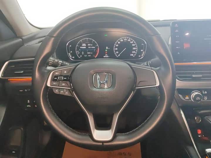 Фото 15 - Honda Accord