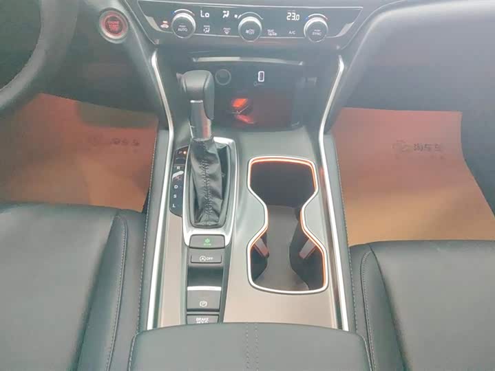 Фото 16 - Honda Accord