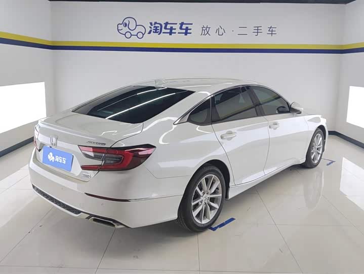 Фото 3 - Honda Accord