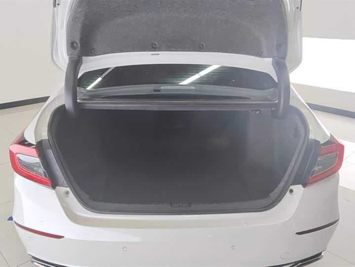 Фото 4 - Honda Accord