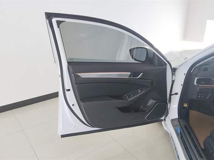 Фото 7 - Honda Accord