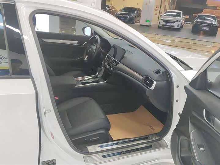 Фото 8 - Honda Accord