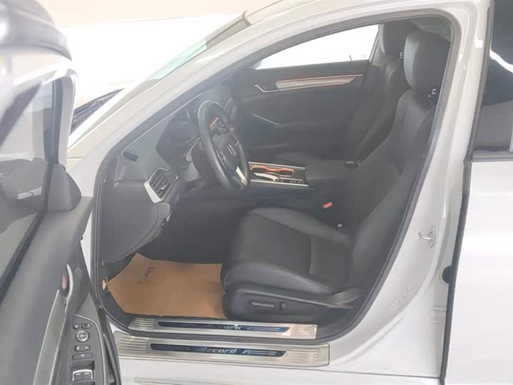 Фото 9 - Honda Accord