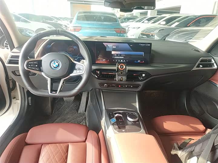 Фото 12 - BMW i3