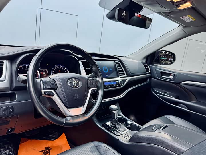 Фото 17 - Toyota Highlander