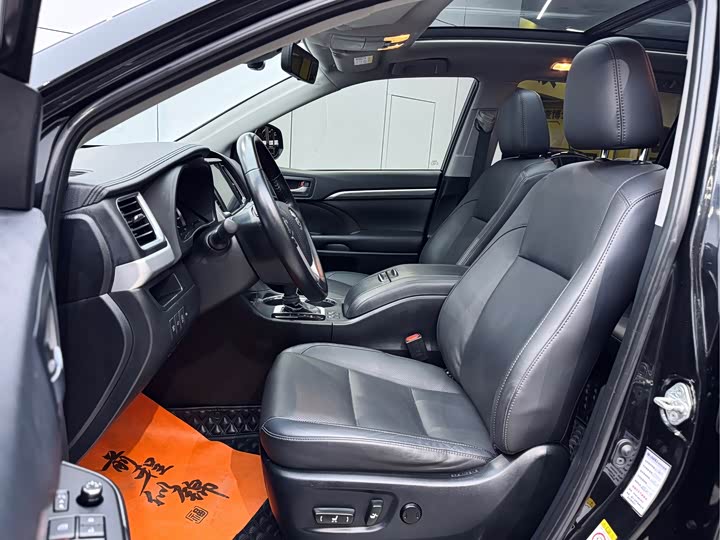 Фото 18 - Toyota Highlander