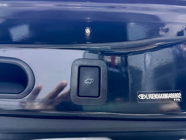 Фото 28 - Toyota Highlander