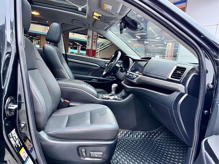 Фото 4 - Toyota Highlander