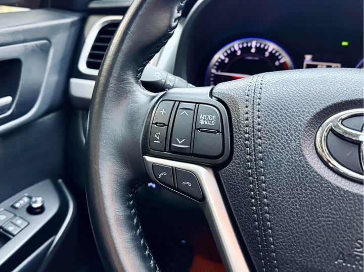 Фото 7 - Toyota Highlander