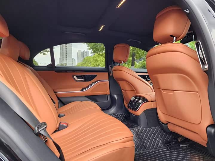 Фото 12 - Mercedes-Benz S-Class