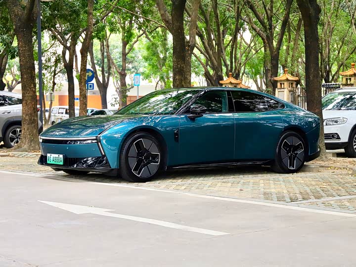 Фото 1 - XPeng P7