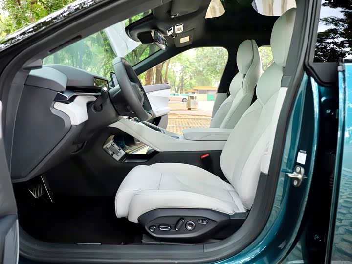 Фото 13 - XPeng P7