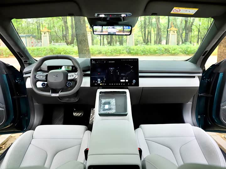 Фото 15 - XPeng P7