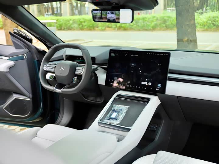 Фото 16 - XPeng P7