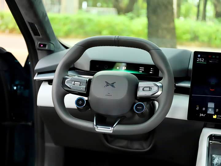 Фото 17 - XPeng P7