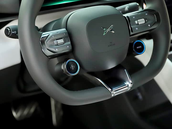 Фото 21 - XPeng P7