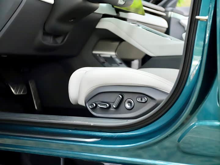 Фото 22 - XPeng P7