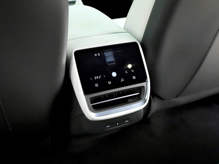 Фото 23 - XPeng P7