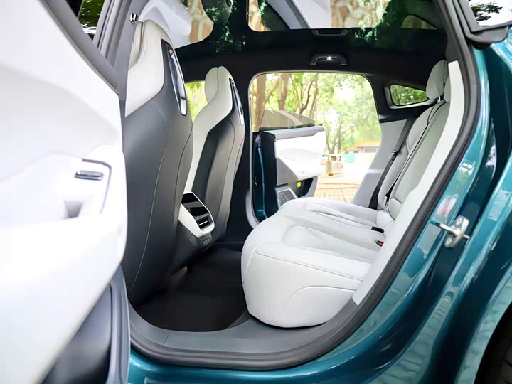 Фото 25 - XPeng P7