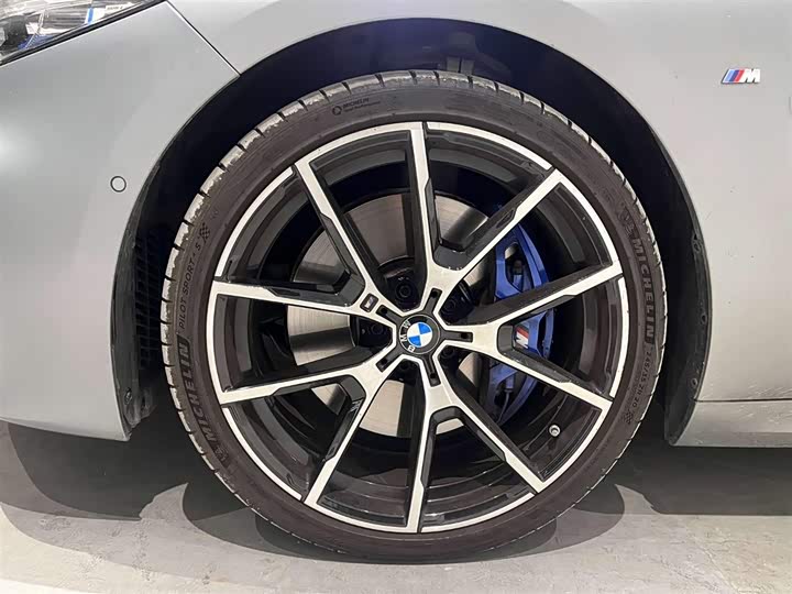 Фото 15 - BMW 8 Series