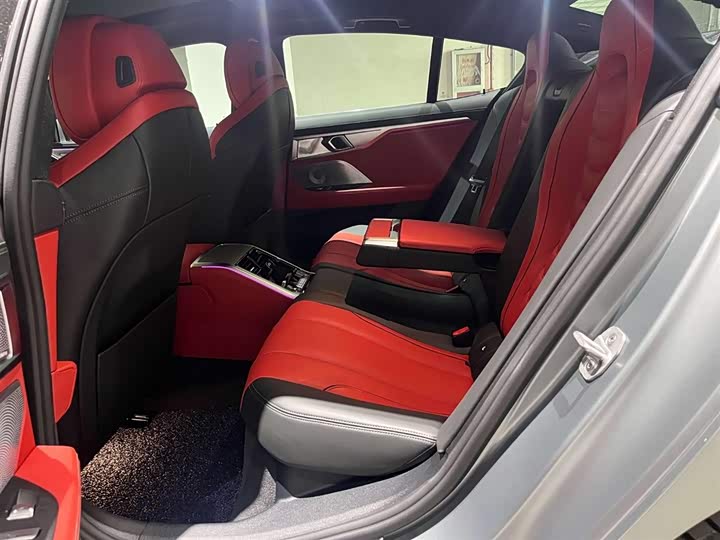 Фото 8 - BMW 8 Series