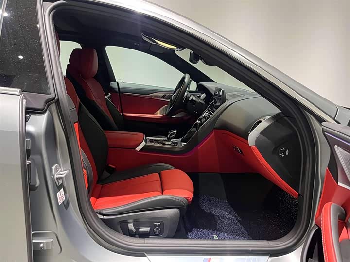 Фото 9 - BMW 8 Series