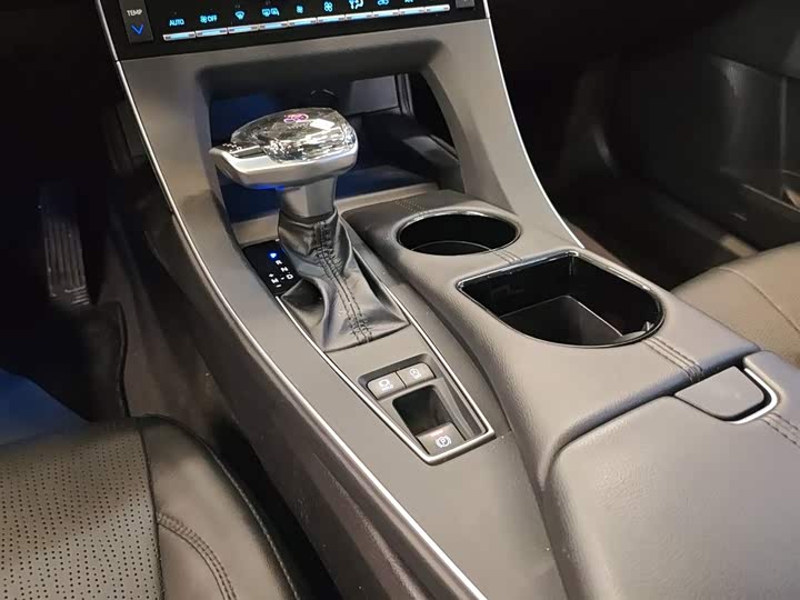 Фото 14 - Toyota Avalon