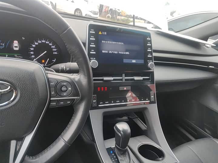 Фото 10 - Toyota Avalon