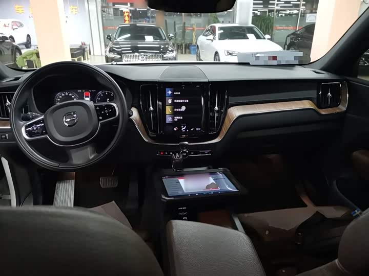 Фото 10 - Volvo XC60