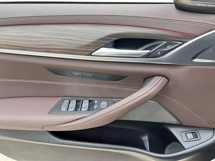 Фото 12 - BMW 5 Series